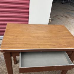 Metal Desk w/drawer