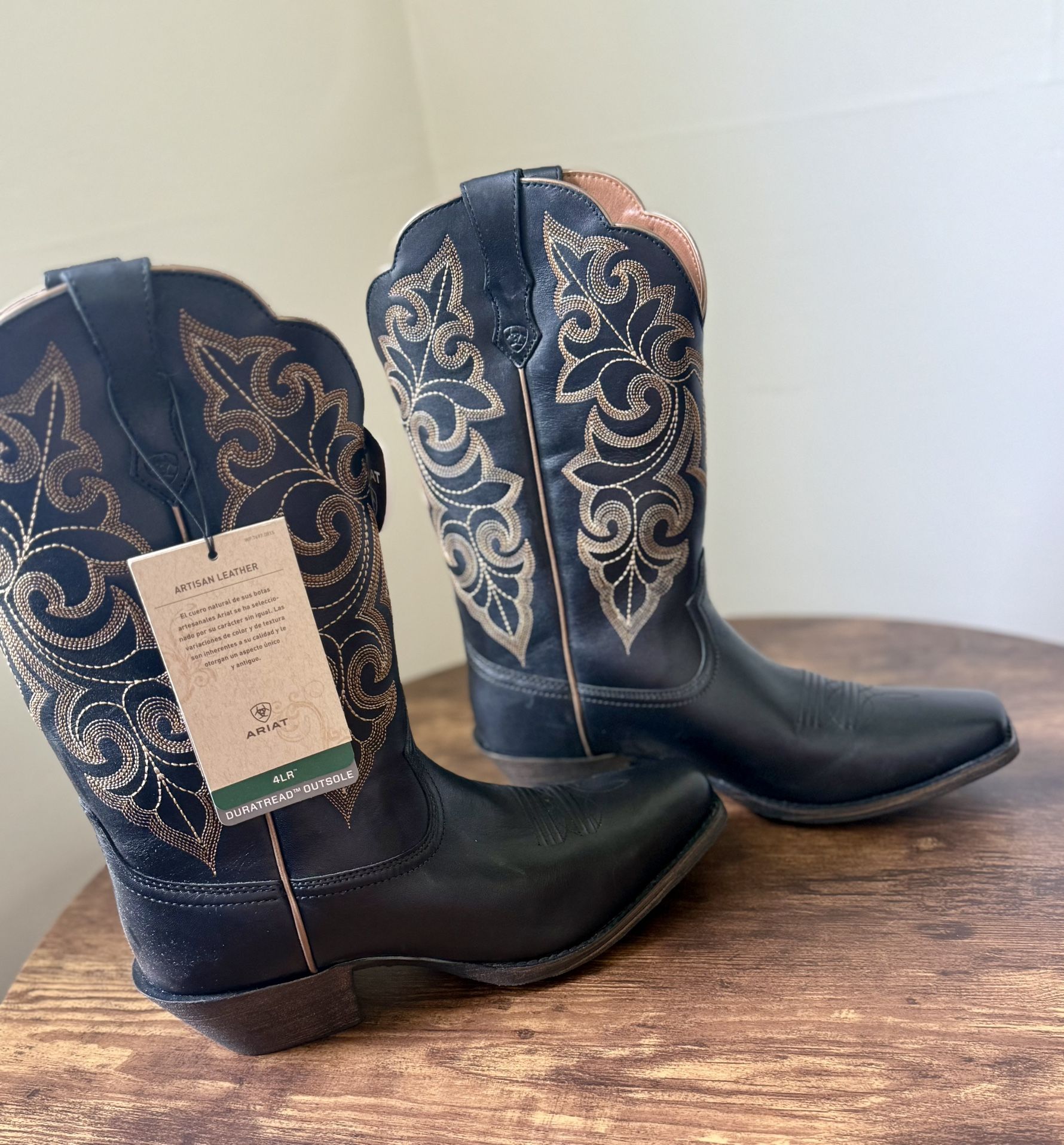 Cavender’s Ariat Women’s size 9B Brand New