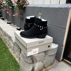 Kenneth Cole boot  Size 3 