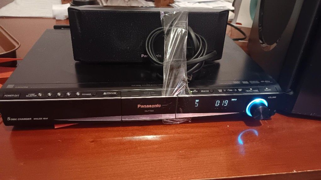 Panasonic 5 Disc Hdmi Dvd/Cd Player W/ Tower Speakers