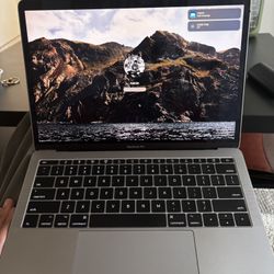 MacBook Pro (13-inch, 2017, Two Thunderbolt 3 ports) 