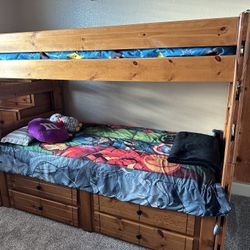 Triple Bunk Bed w/ Trundle
