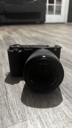 Sony Zv-E 10 w/ 50 mm lens