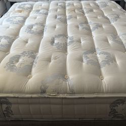 Kluft Cal King Mattress Set