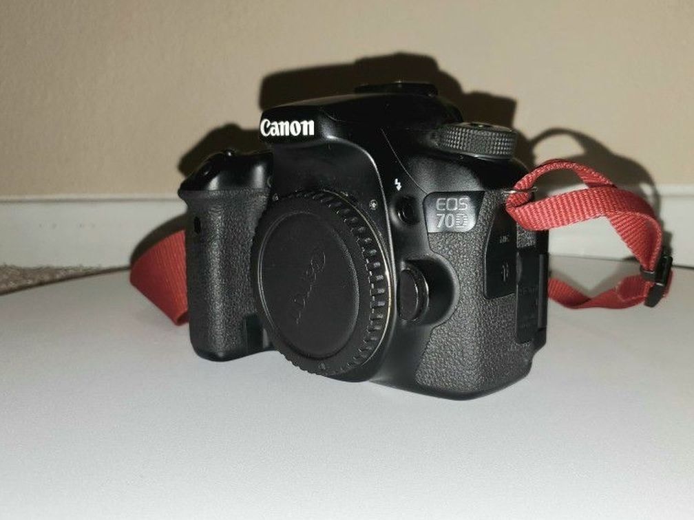 Canon EOS 70D DSLR Camera (Body Only) With Battery, Charger & Strap