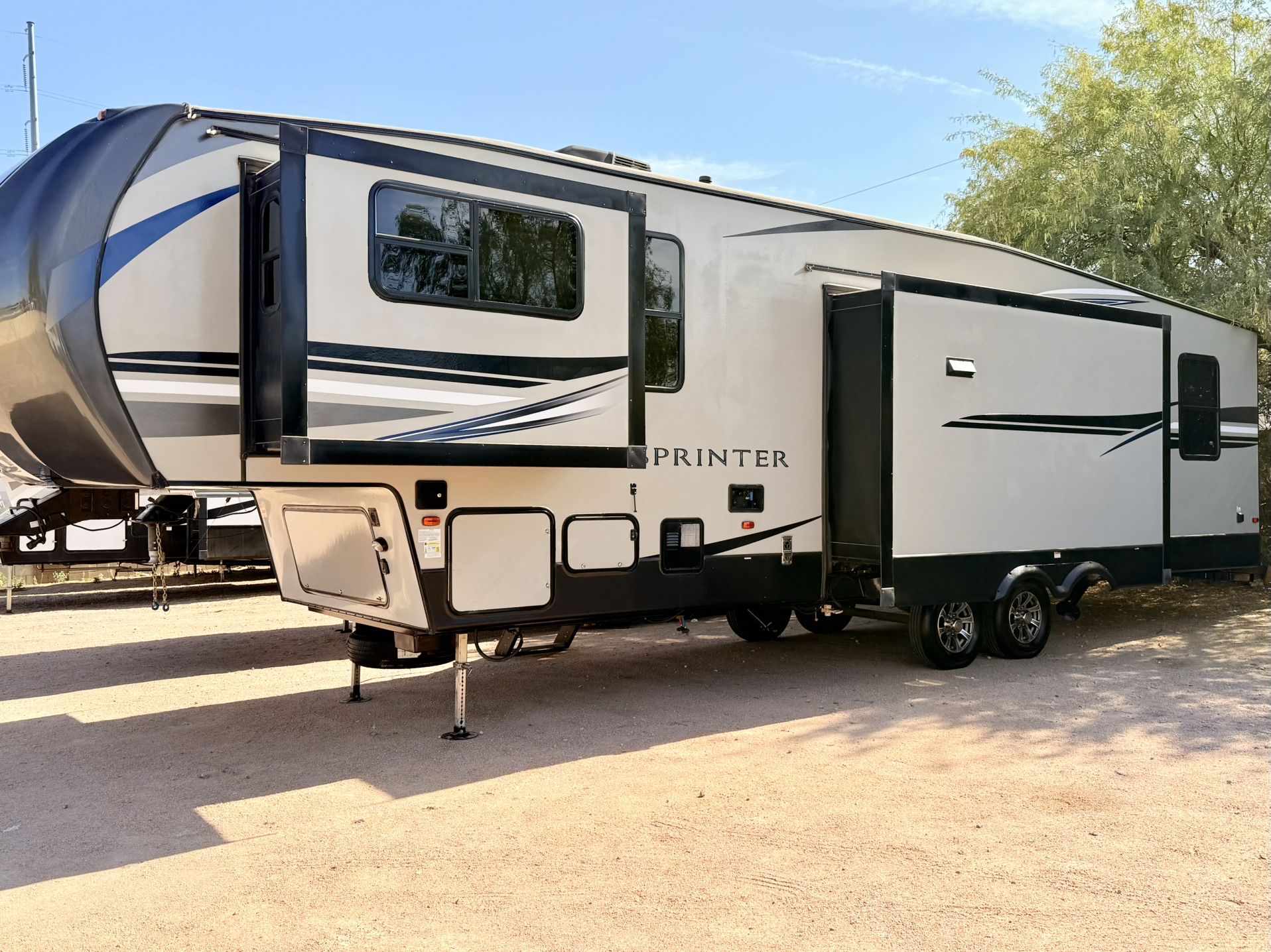 19 Keystone RV Sprinter Limited Fifth Wheel 4 Slides Front Living Room