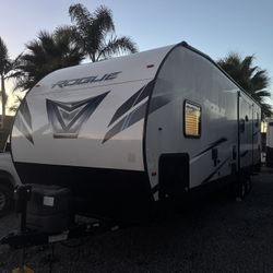 2022 26’ Rouge Toy Hauler 7900lbs Bumper hitch