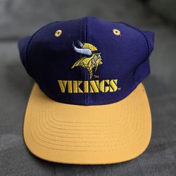 Minnesota Vikings Vintage Logo 7 Embroidered Snapback Hat