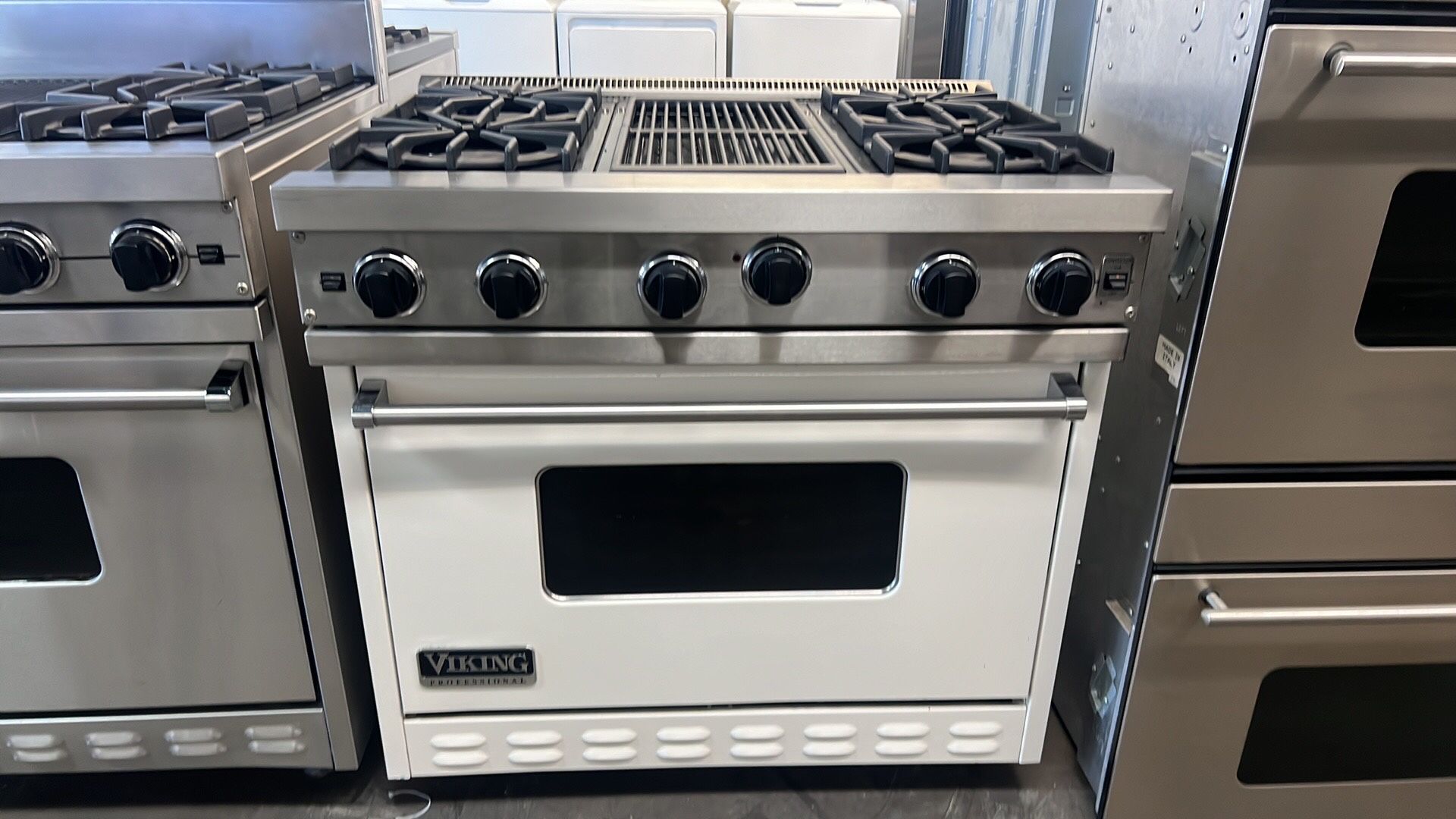 Viking White Gas Range Stove With Grill 