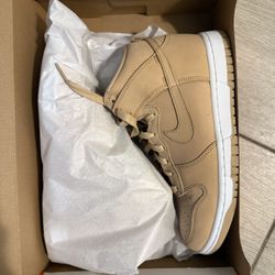 Size 8 Women’s Nike
