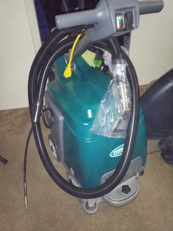 TENNANT R3 PROFESSIONAL CARPET CLEANER WITH UPHOLSTERY ATTACHMENT for
