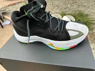 TENNIS SHOE 