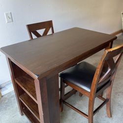 Dinette  & 2 Chairs