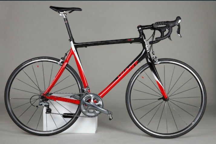2008 Giant TCR Advanced 2
Frame Construction- Bonded/monocoque
Frame Material - Formula One Composite
Fork -Formula One
Fork Materal - Carbon/allo