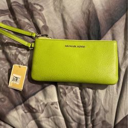 Michael Kors Wristlet 
