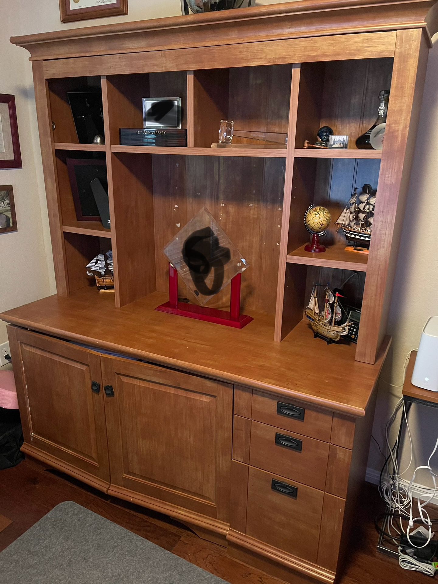Office desk And Computer Hutch