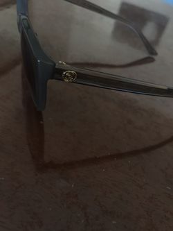 Gucci sunglass like new