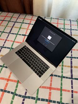 2018 15”inch A1990 MacBook Pro. Locked🔒. Selling It For Parts Or Repair.
