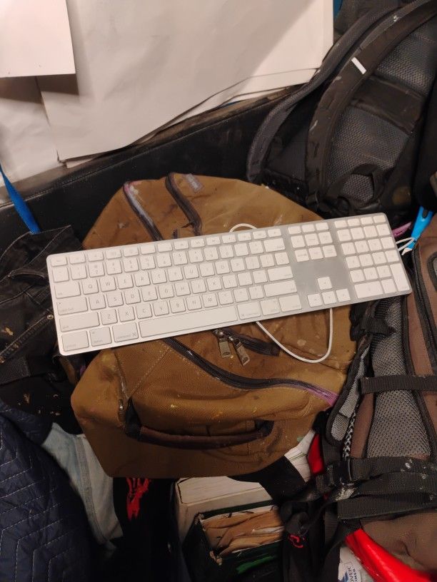 APPLE Wired Keyboard