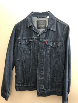 57511 Levi’s Size Large indigo blue jean denim trucker jacket