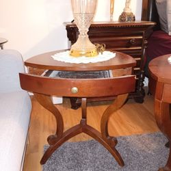 2 Beautiful Side Tables With Lamps $ 130.
