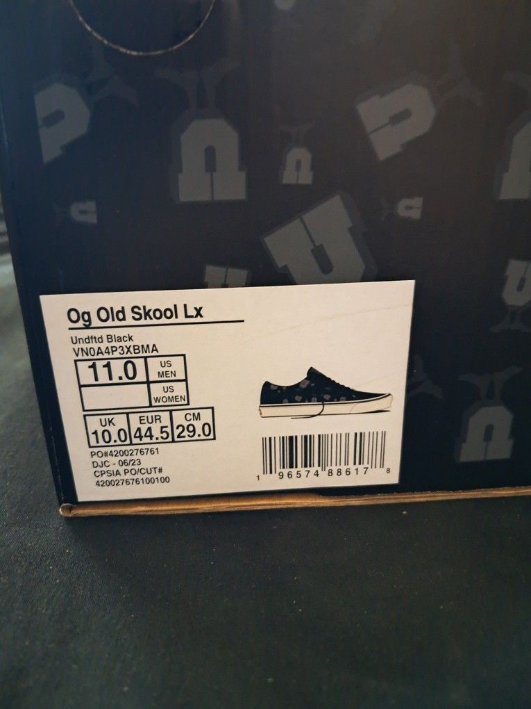 UNDEFEATED VANS SUPREME