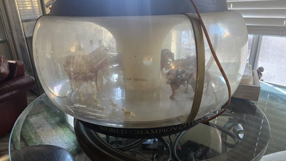 Vintage Budweiser Clydesdale “World Champion Team” Rotating Display – Rare Collector Piece