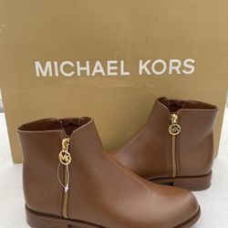 Michael Kors heel ankle boots- Women's - Brown size 8 serious inquiries only  Pick up location in the city of picó Rivera 