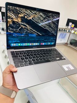 MacBook Pro 2018 8gb ram 1TB SSD