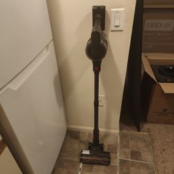 Used MOOSOO Cordless Vacuum 