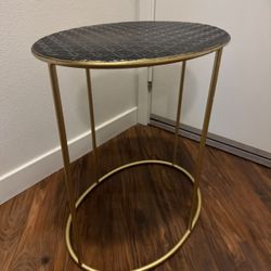 Coffee tables / corner tables 