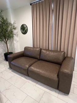 Beautiful modern leather sofa a like new