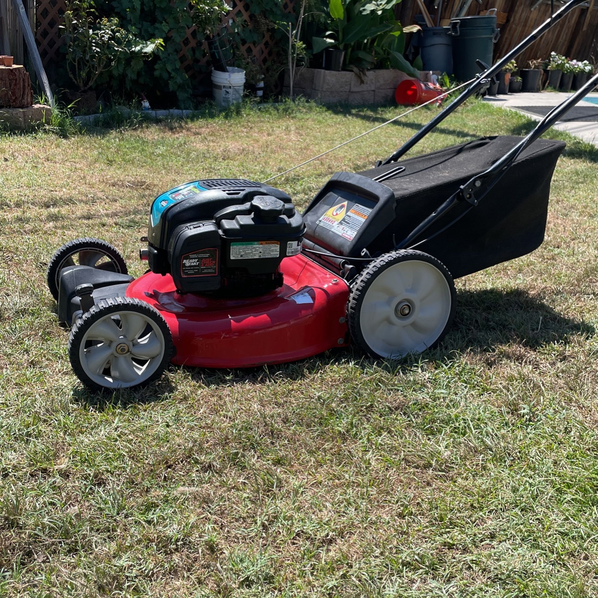Yardworks Lawnmower