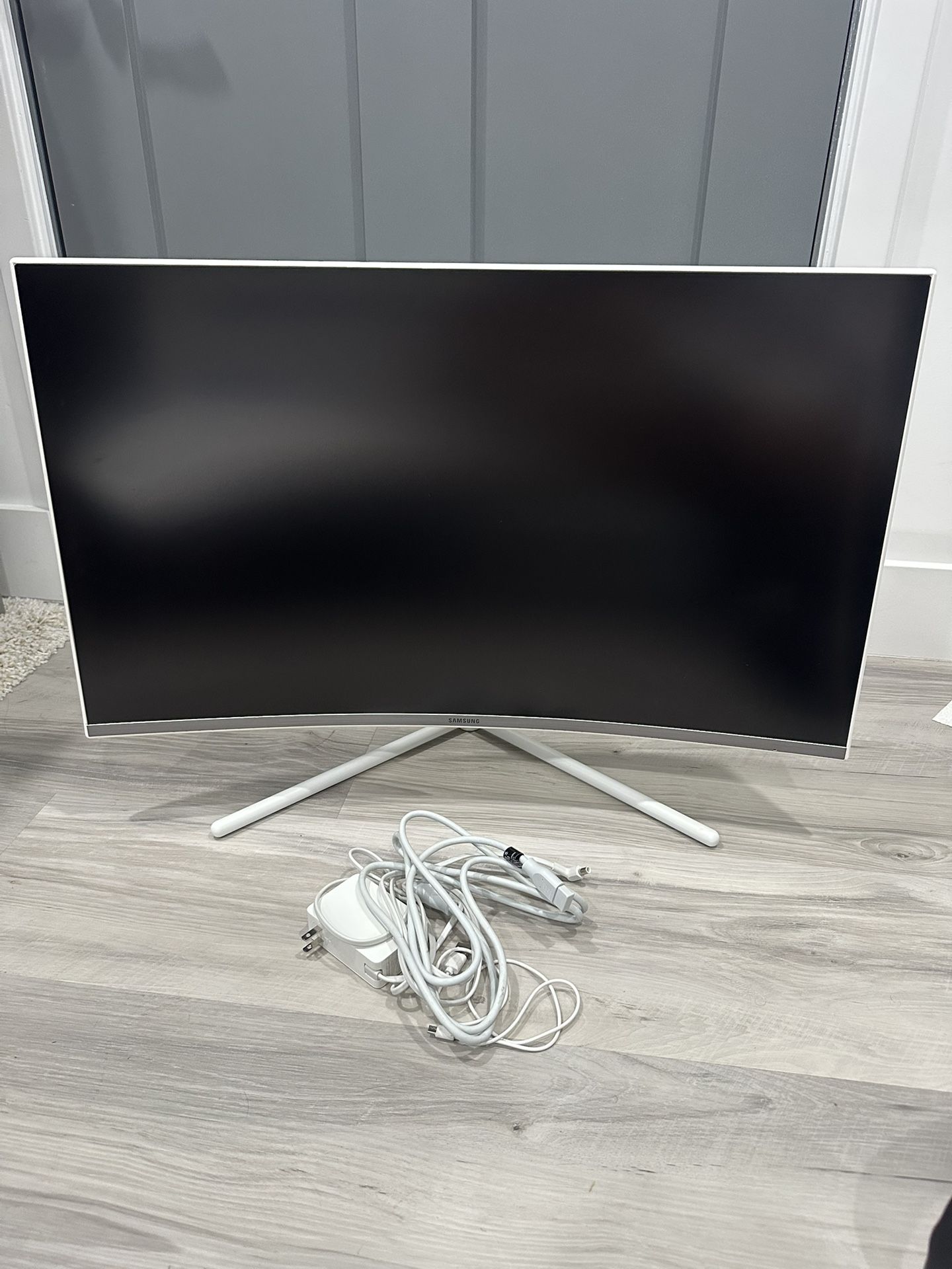 Samsung 4k 32” Curved Monitor