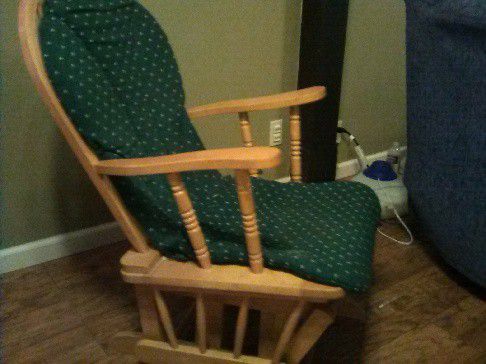 Rockin chair with ottoman