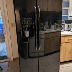 GE Refrigerator Black Side By Side 