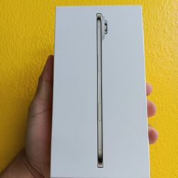 iPhone 17 Air 256gb in GOLD $999 OR $42 A MONTH 