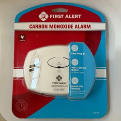 First Alert CO600 Plug-In Carbon Monoxide Alarm Detector Sealed