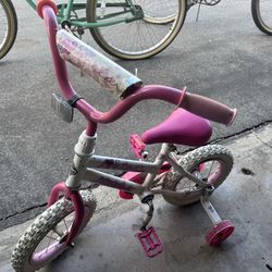 Little girl bike w/ training wheels
