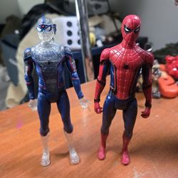 2 Spiderman Figures 