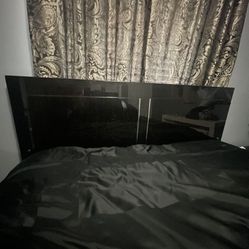 Queen  5 Piece Bedroom Set