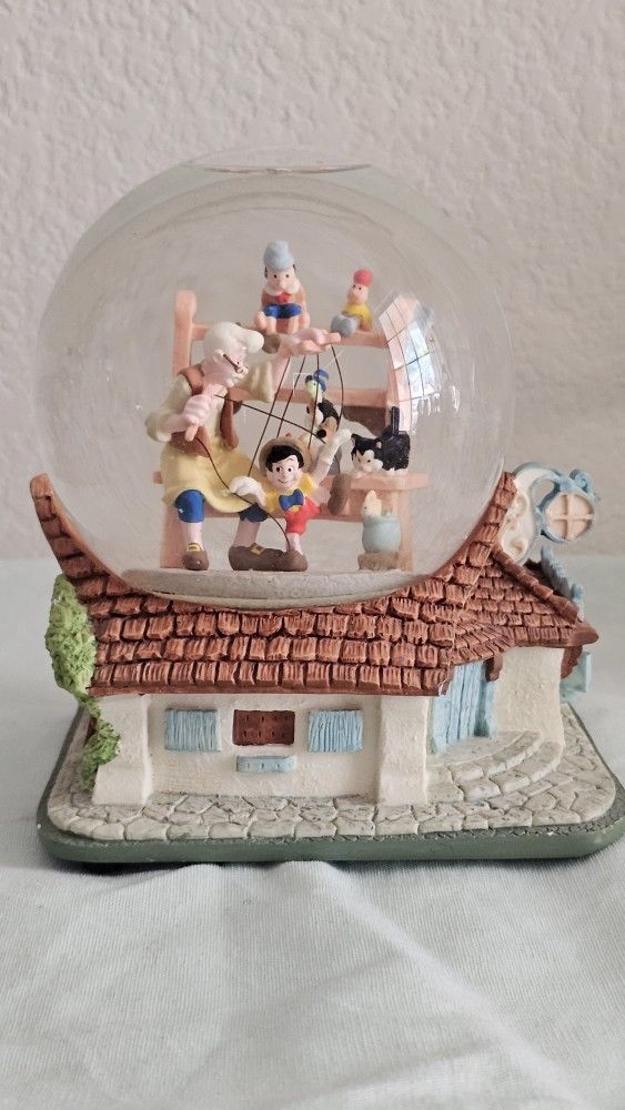 Walt Disney's Pinocchio When You Wish Upon a Star Musical Snow Globe