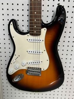 SQUIER AFFINITY SERIES STRATOCASTER ELECTRIC GUITAR USED
