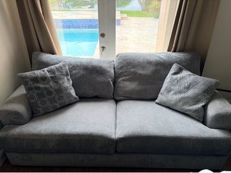3 (possibly 4) seater couch.