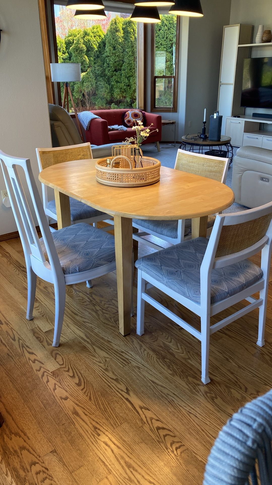 Dining Table & Chairs