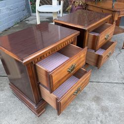 Antique Beautiful Well Made Nightstands 