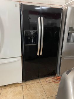 Frigidaire refrigerator works great