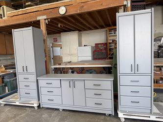 Dresser set