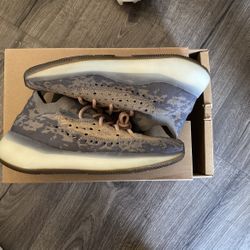 380 Yezzy Mist Size 9.5 m