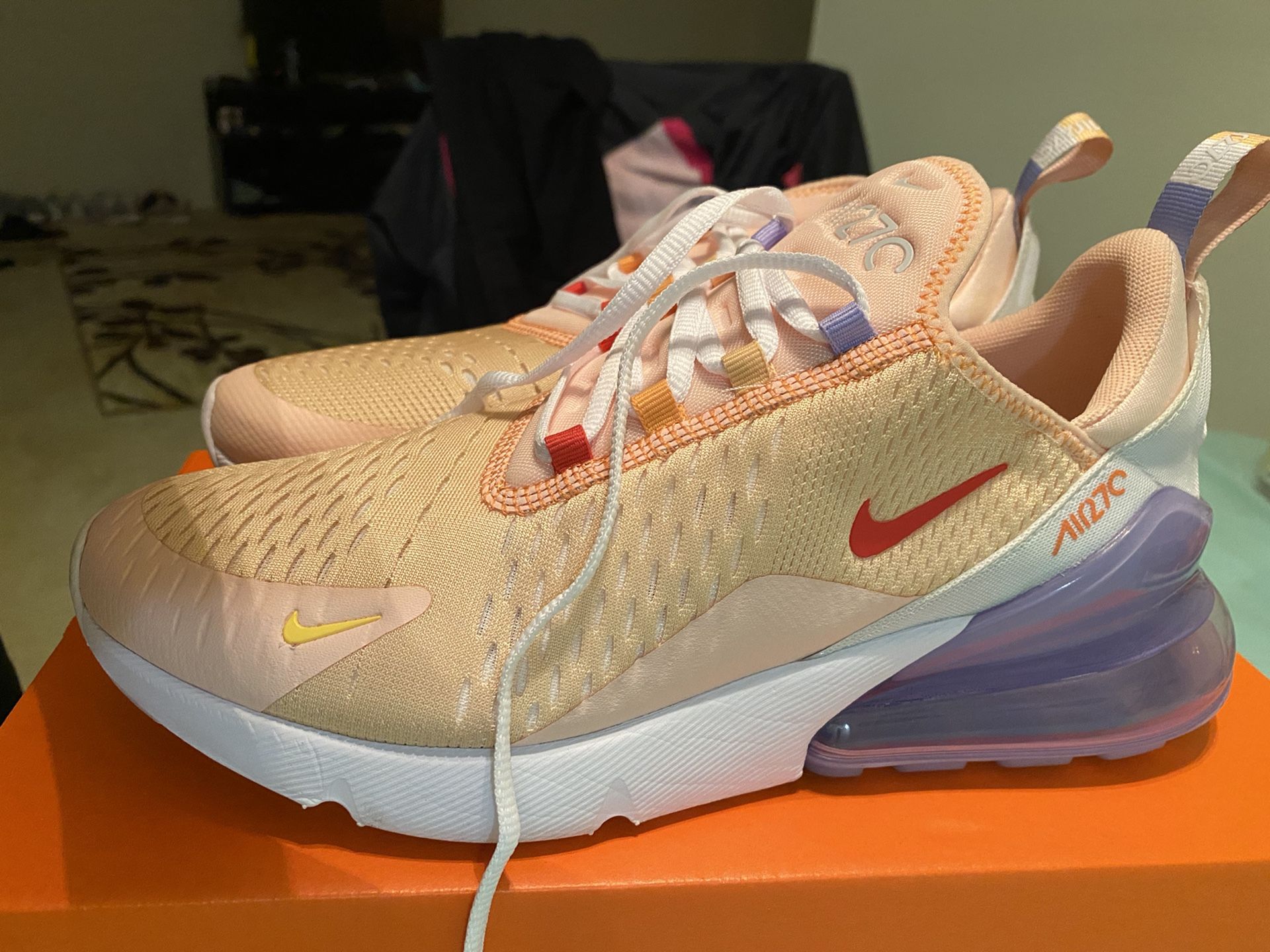 Airmax 270 women’s size 9